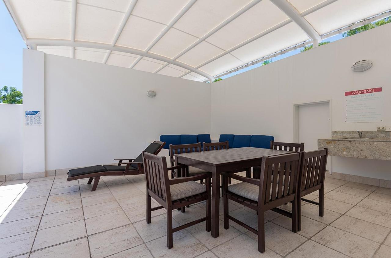 The Beach Club Premium Private Apartments Палм Коув Екстериор снимка