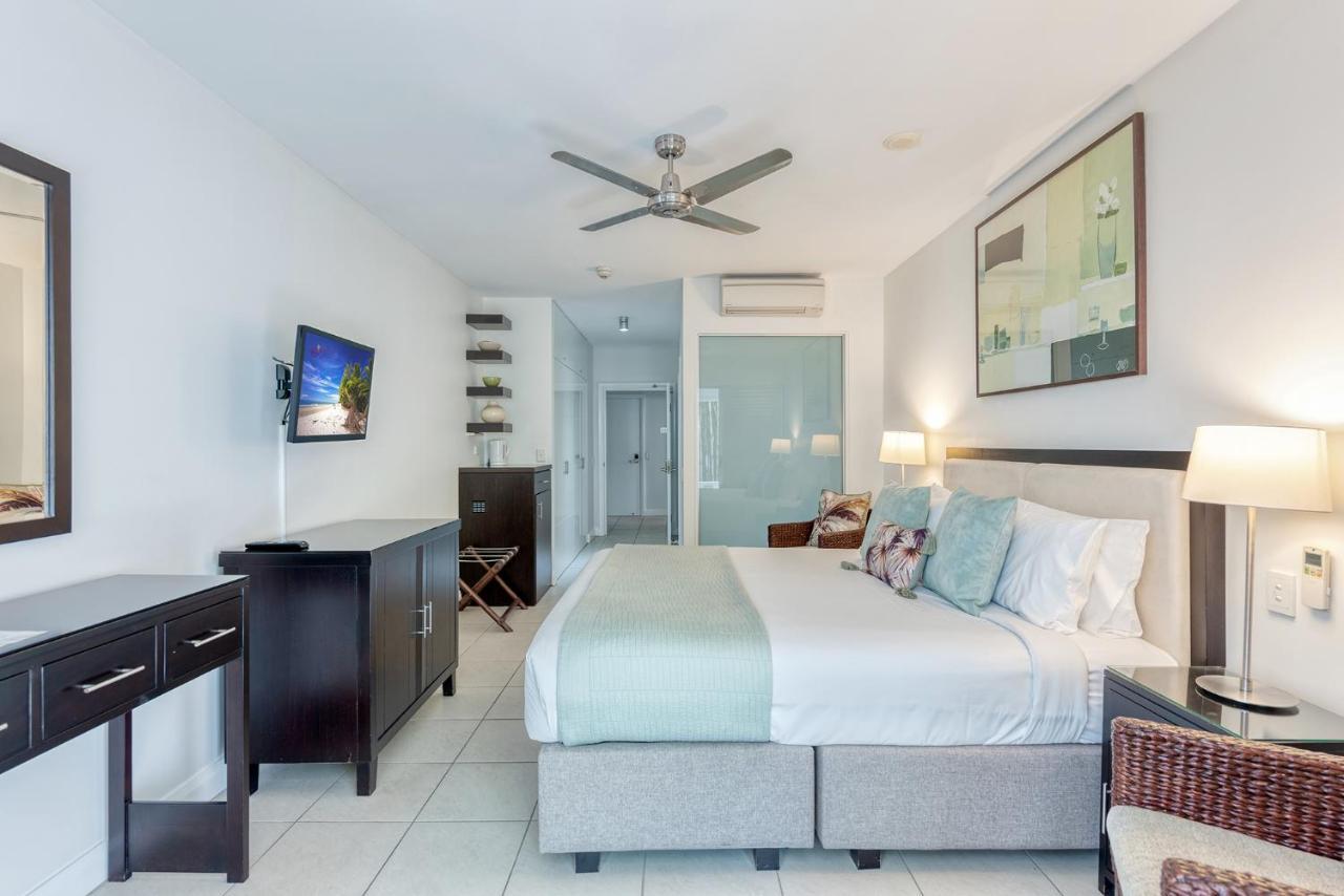 The Beach Club Premium Private Apartments Палм Коув Екстериор снимка
