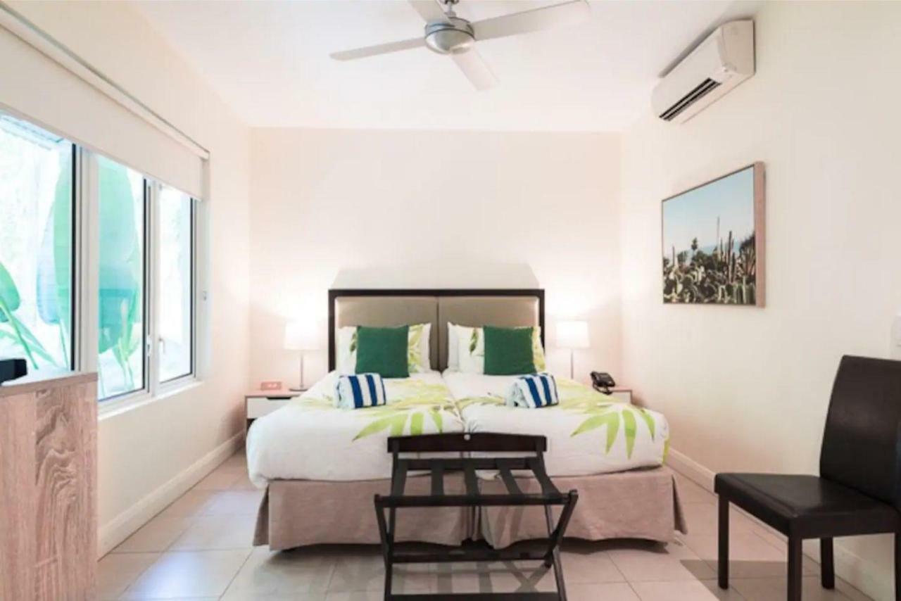 The Beach Club Premium Private Apartments Палм Коув Екстериор снимка
